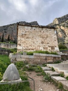 Omphalous stone at Delphi Archaeological Museum (c) Sian Francis-Cox 2026