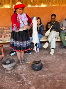 Weaving workshop in the CCaccaccollo community, Cusco