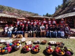 Traditional dress in the CCaccaccollo community, Cusco