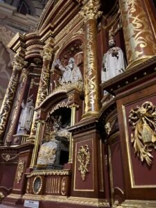 Basilica interior, Lima